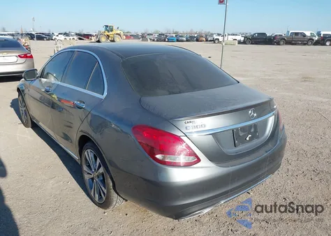 2018 Mercedes-Benz C 300 4Matic из США, поврежденный, VIN 55SWF4KB3JU241101